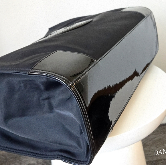 Tory Burch | Ella Patent Tote Large Black - Picture 7 of 16